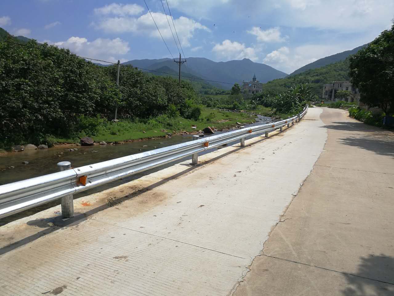 �辶���λ�����ײ��Ǯһ��ƽ���������������